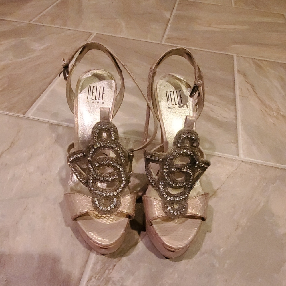 Women's shoes